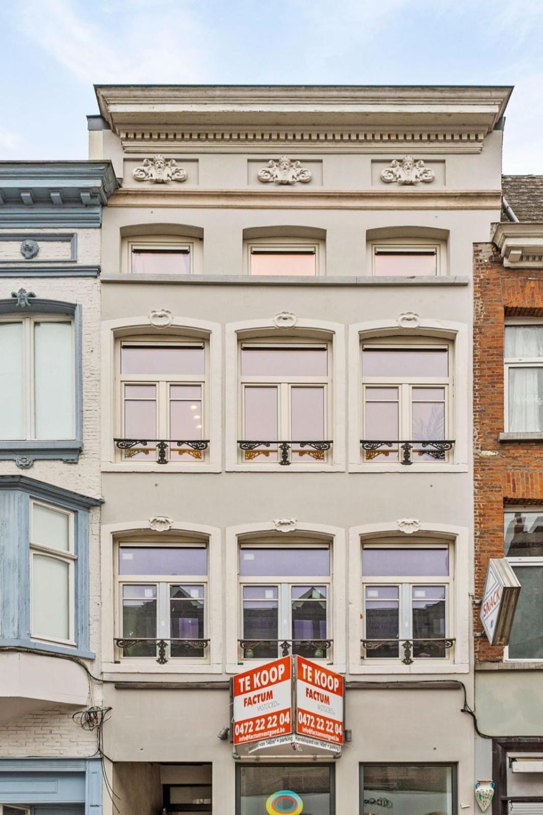 Luxe In Heart Of *